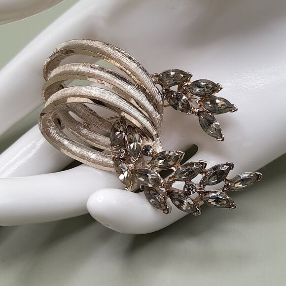 Vintage B.S.K. Brooch Gray Rhinestones, Silver Tone, 2 1/2 Inch - Picture 4 of 13